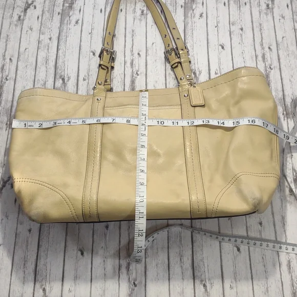 Coach Beige Leather Handbag - Picture 12 of 16